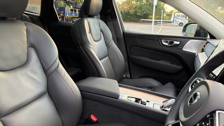 Volvo XC60 2.0 T8 [455] PHEV Ultra Dark 5dr AWD Geartronic Estate